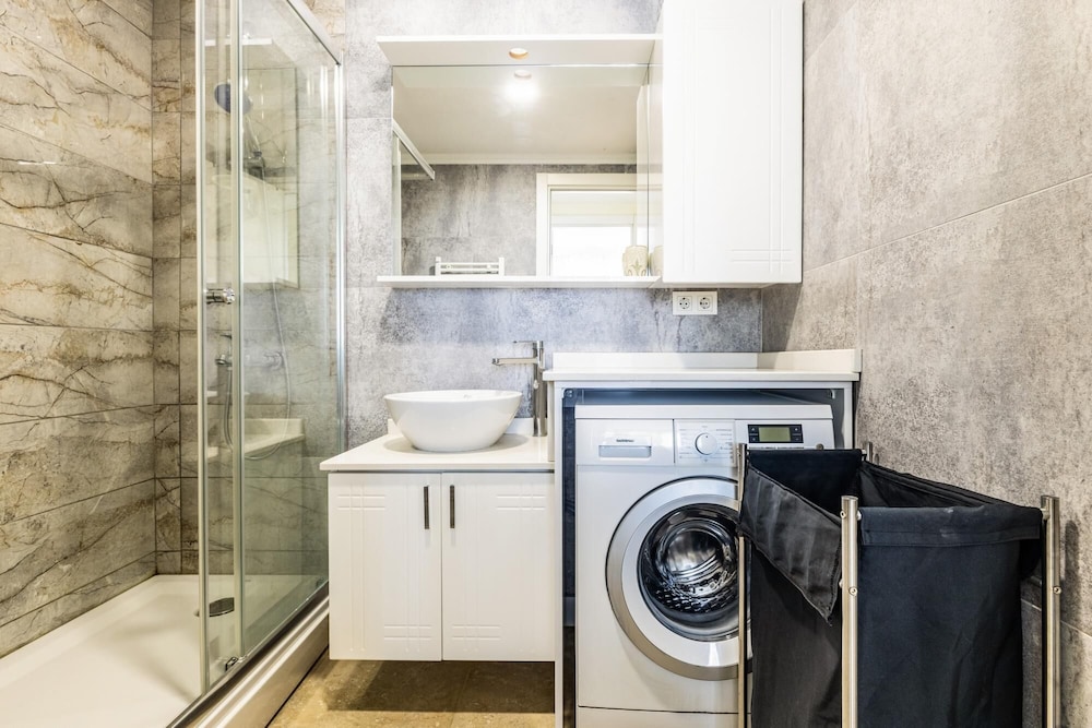 Minimal Flat 10 min to Caddebostan Coast