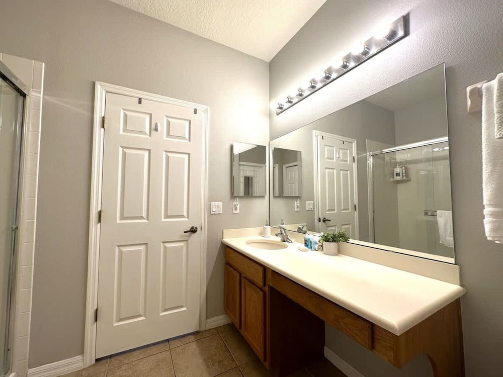 Very Near Disney 3 Bd Condo Walmart 1 min Away