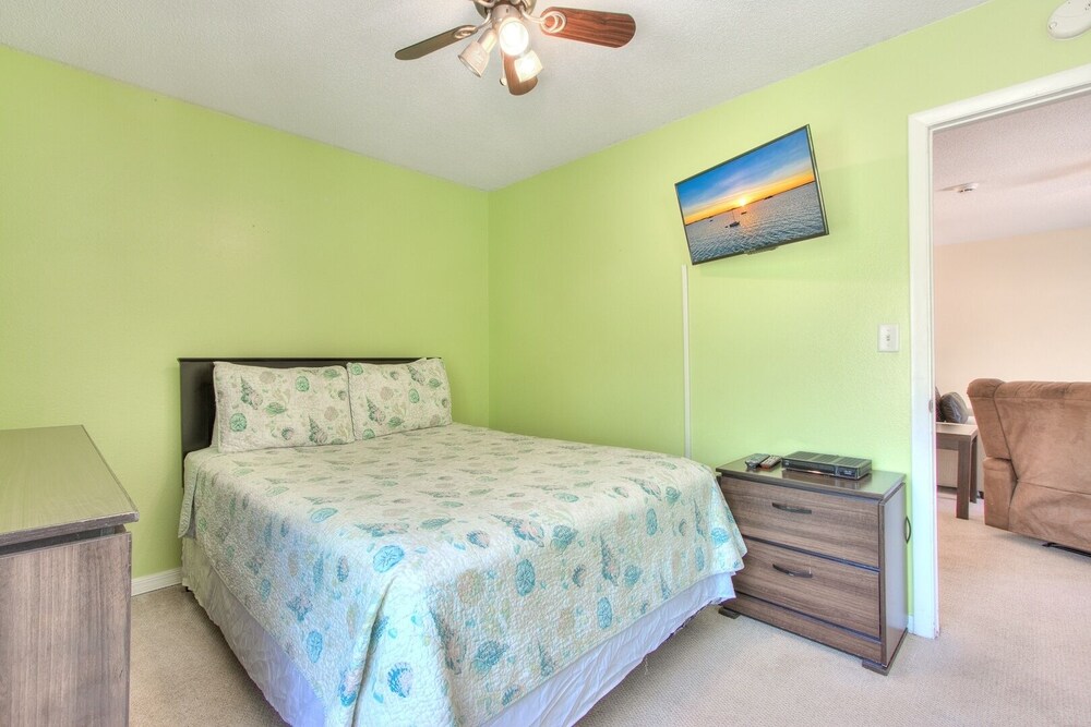 Sunshine State Of Mind 3 Bedroom Home by Redawning view 3