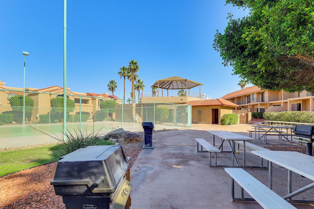 Walk to Rotary Park: LHC Condo w/ Private Patio