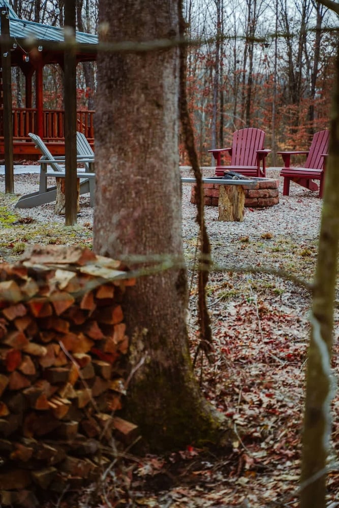 Sleeps 16! Luxury Cabin With Game Room & Hot Tub