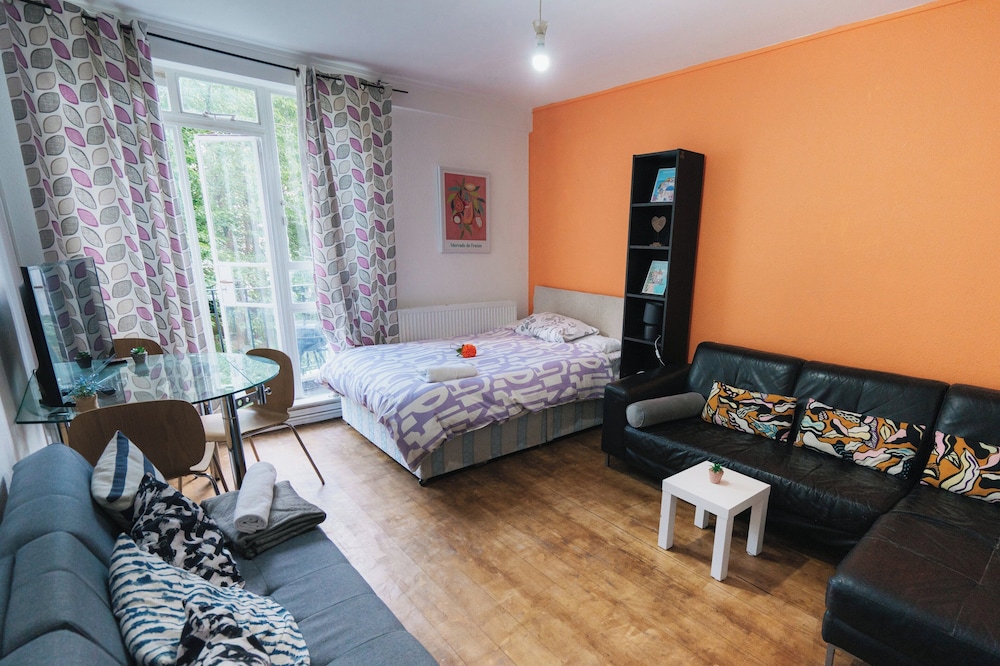 Stylish London Apartment in Hallfield Estate