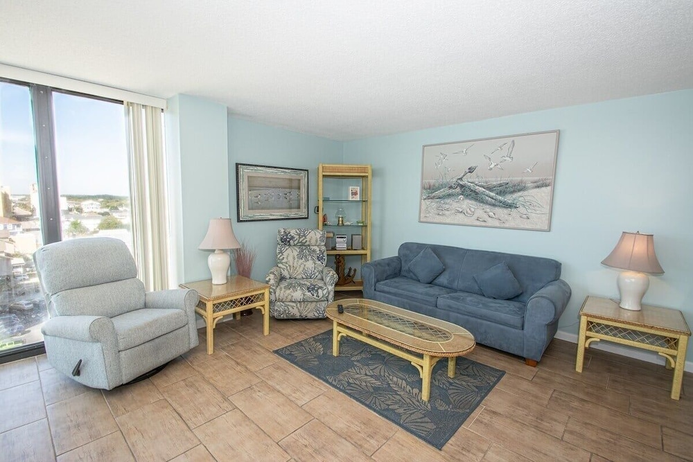 Sea Castle 8g 3 Bedroom Condo