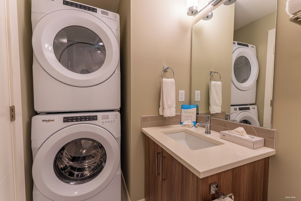Skyridge 401 by Canmore Premier