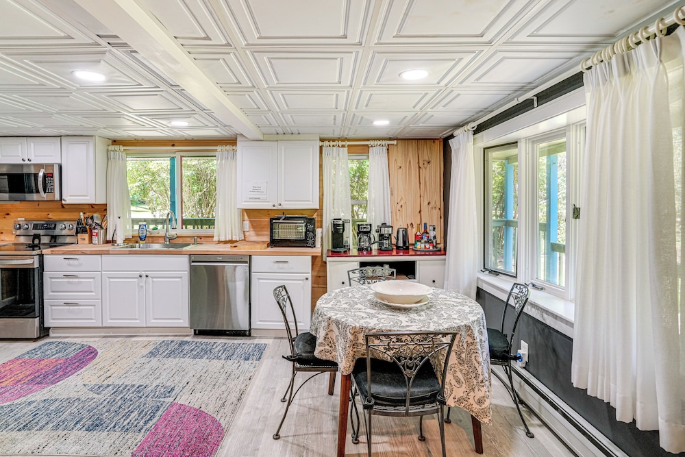 Family-friendly Richmond Cottage w/ Private Yard