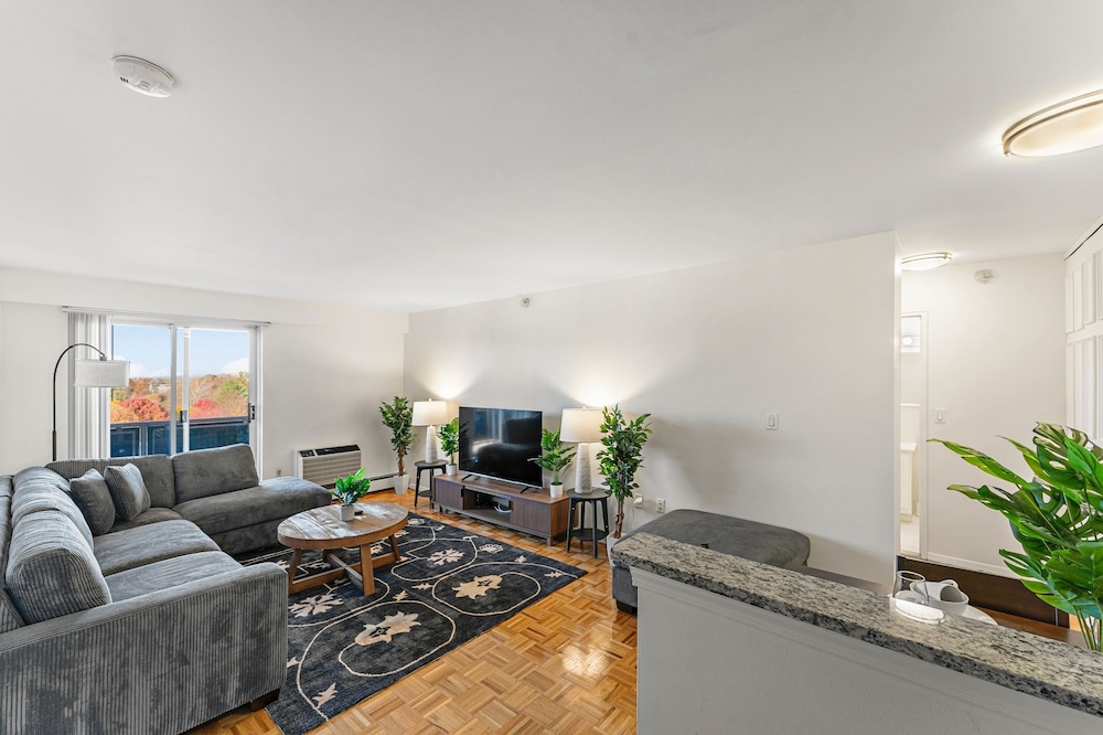 Furnished Apartment Near Longwood