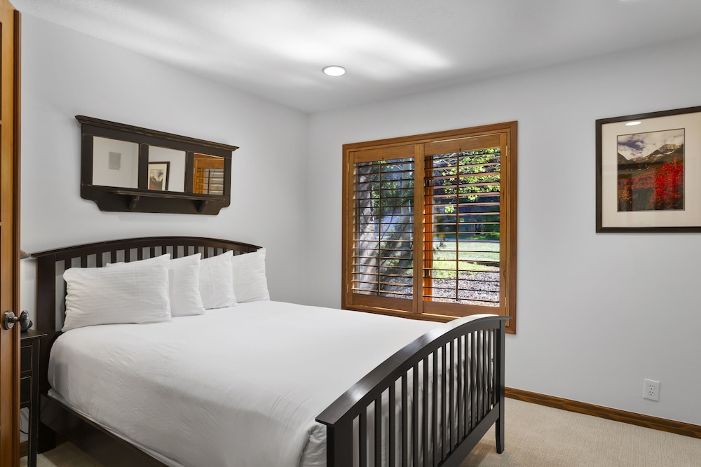 Deer Lake Village at Deer Valley Resort - Four Bedroom Condo with Hot Tub #2478 4 Condo