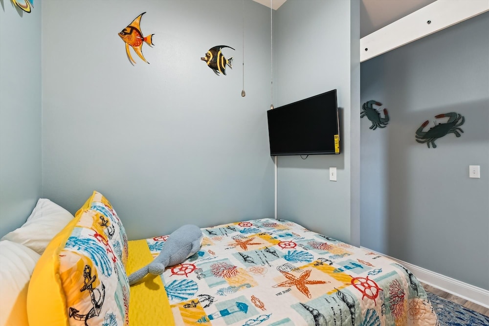Laketown Wharf 2123 3 Bedroom Condo