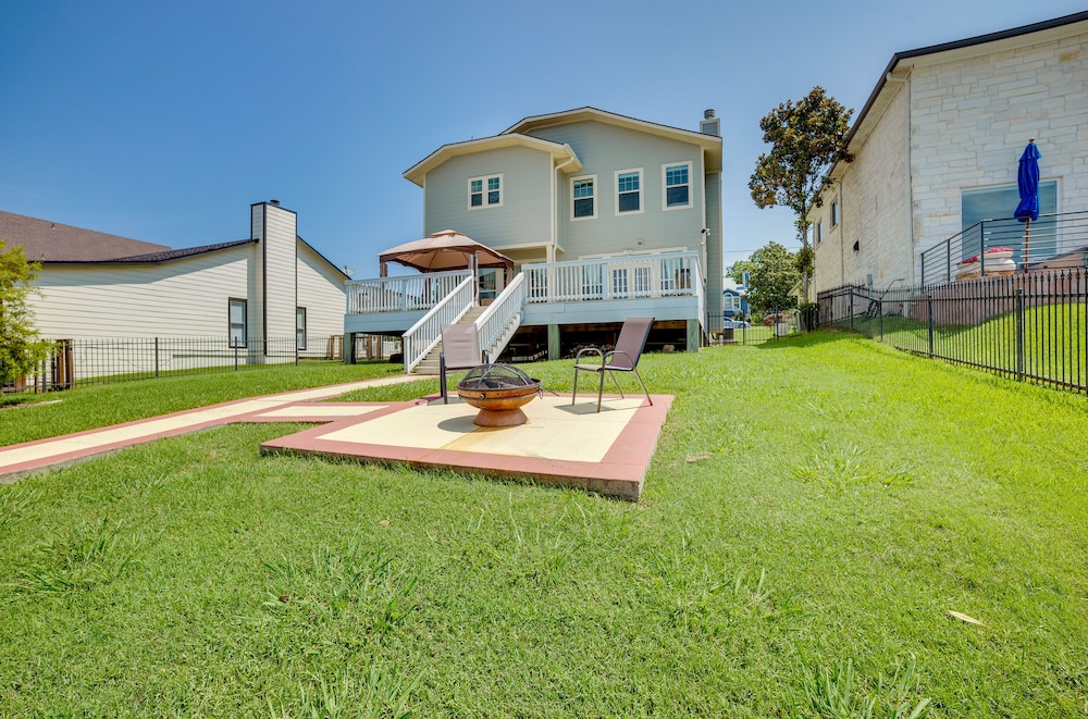Home on Lake Livingston w/ Deck & 2 Fire Pits! view 5