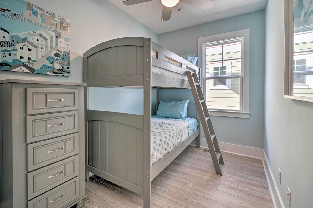 Kure Beach Townhome: Short Walk to the Beach! view 4