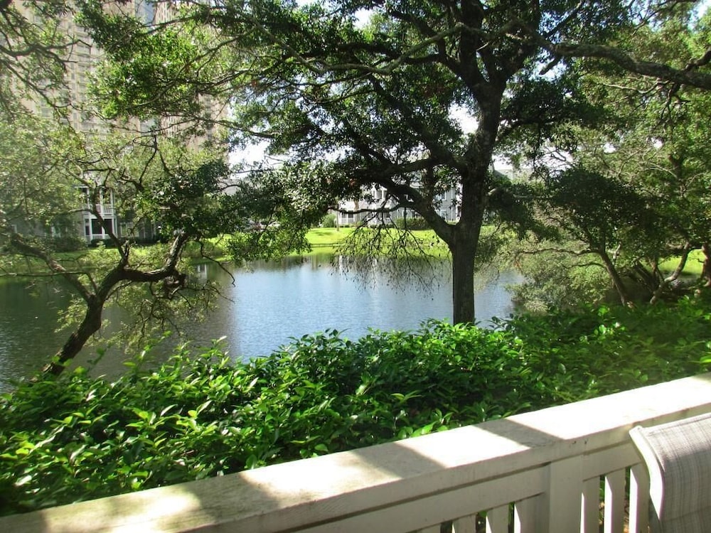 Spacious Villa Steps From Beach at Kingston! view 5