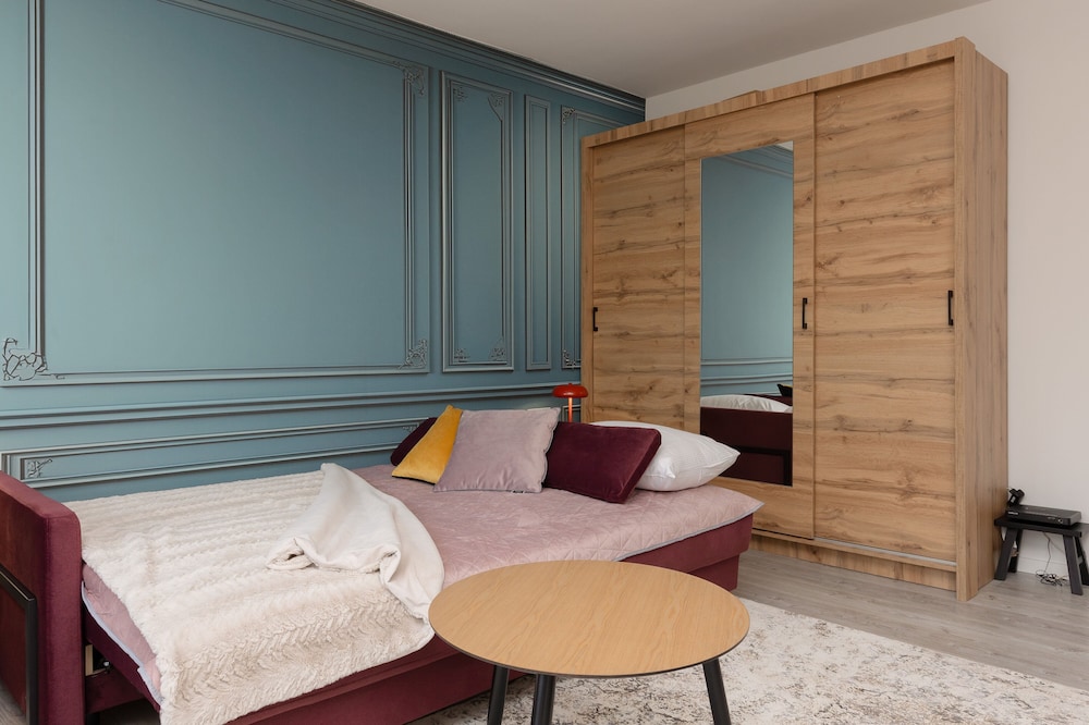 Warsaw Apartment Elekcyjna by Renters view 4