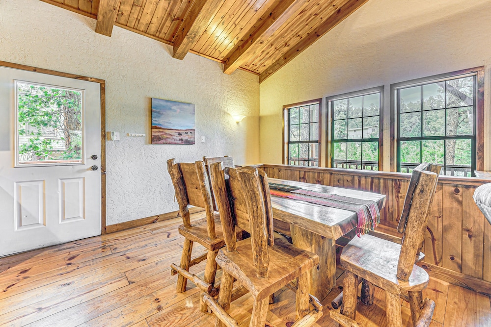 Hot Tub Haven w/ Game Room & Grill in Ruidoso!