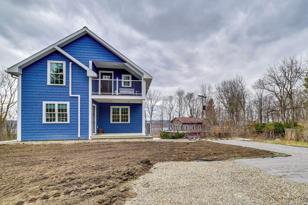 Seneca Lake Wine Trail Studio w/ Balcony & Views!