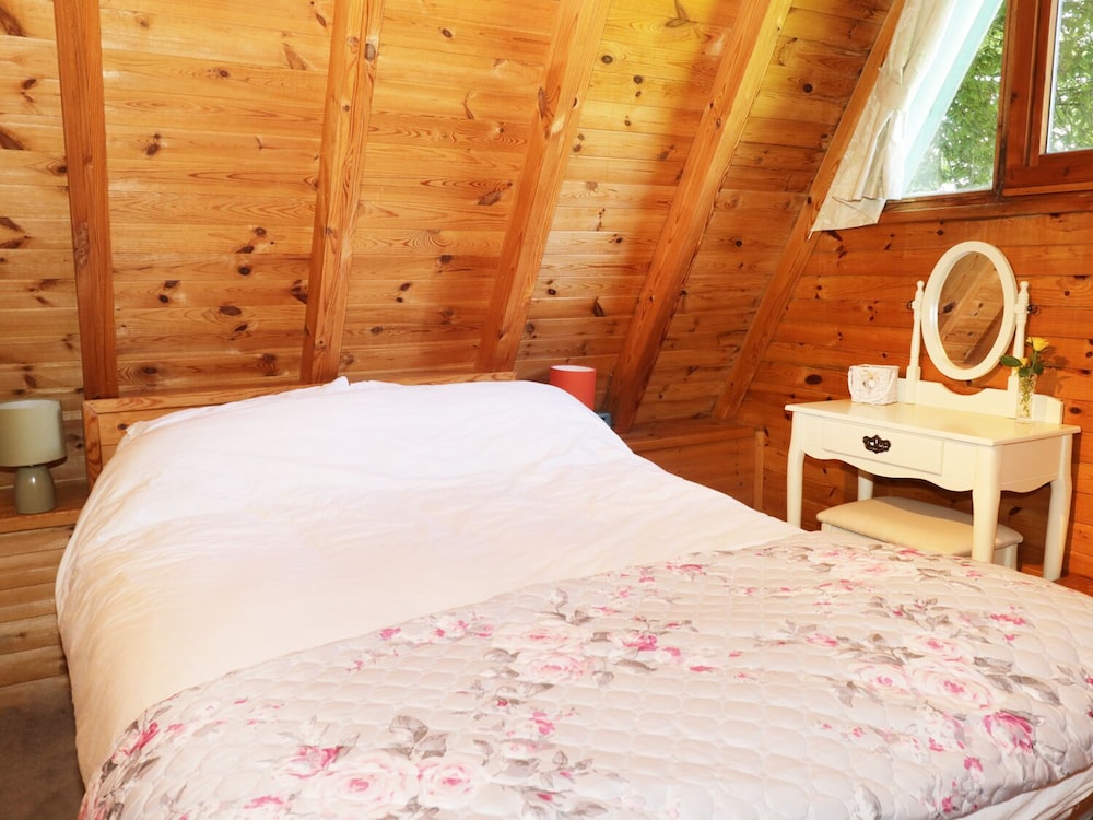 Apple Tree Lodge view 3