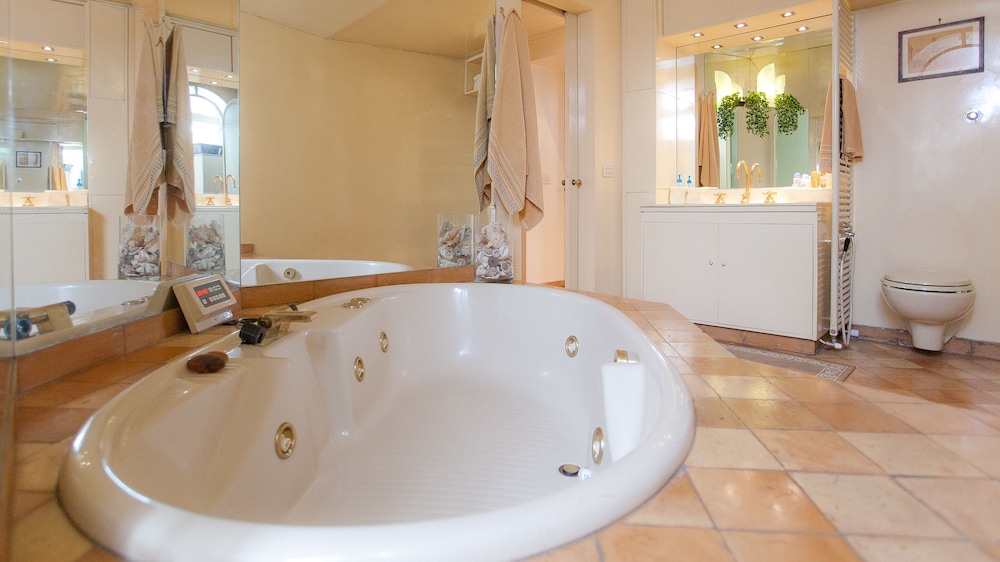 Rental in Rome Crociferi 1
