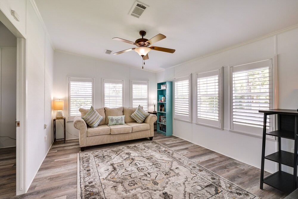 Sunny Fort Myers Home w/ Screened-in Porch & Grill