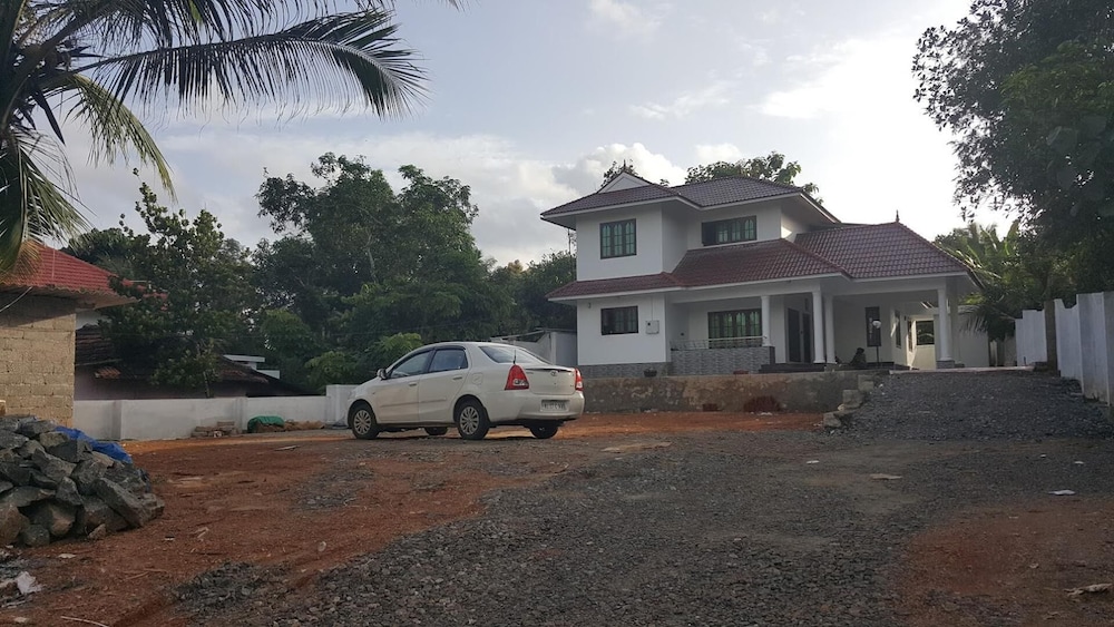 East Top Villa Fully Furnished 4bhk in Thiruvalla view 2