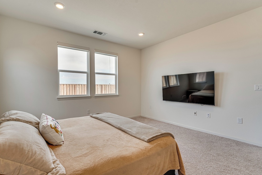 Newly Built Home w/ Patio: 4 Mi to Dtwn Hollister