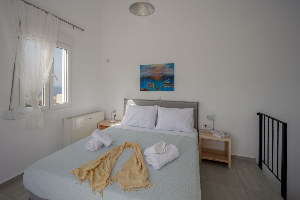 Blue Hills Villas by Estia White 3