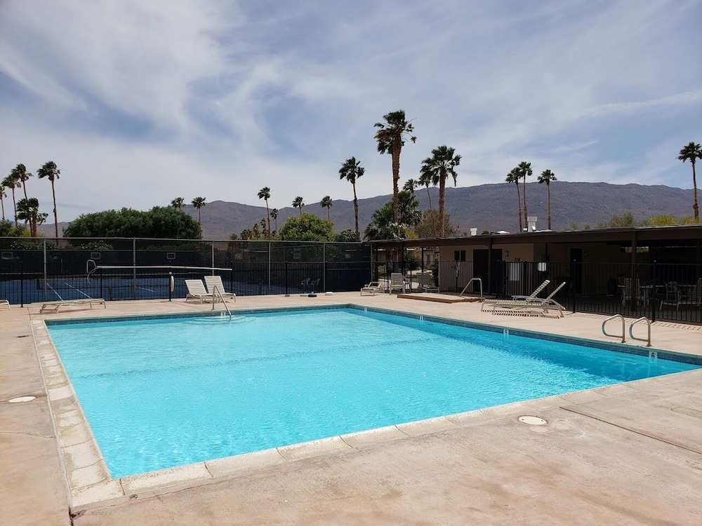 Borrego Springs  Embassy view 4