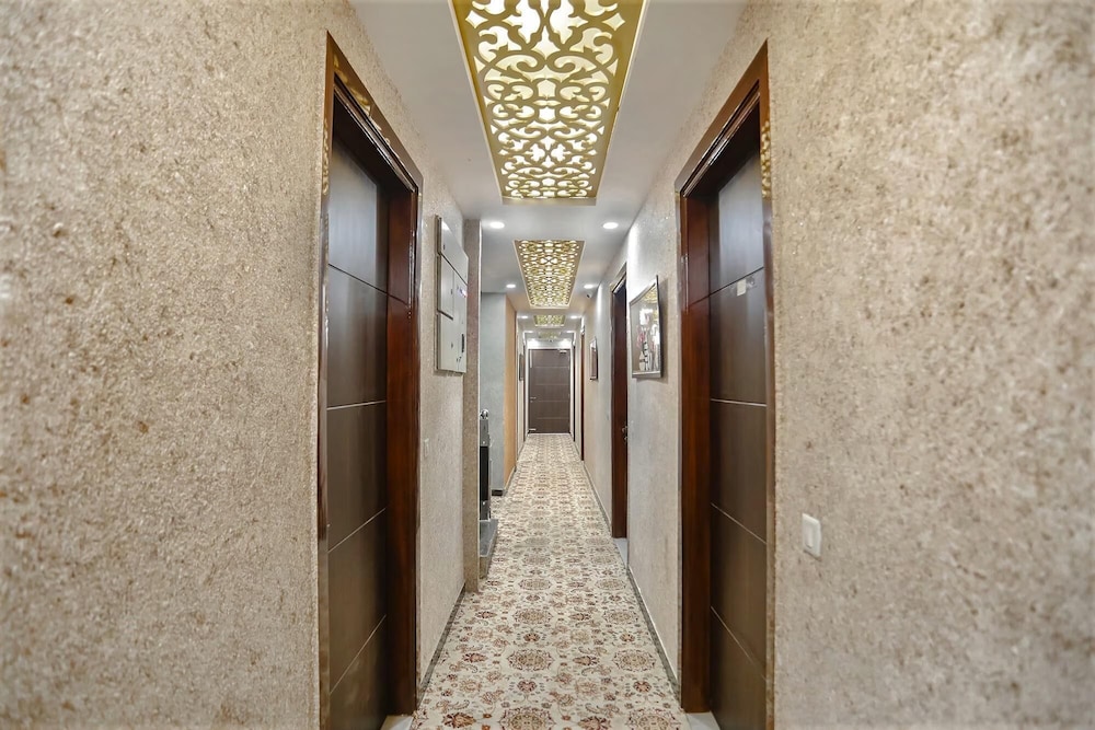 Fabhotel Signature Inn I