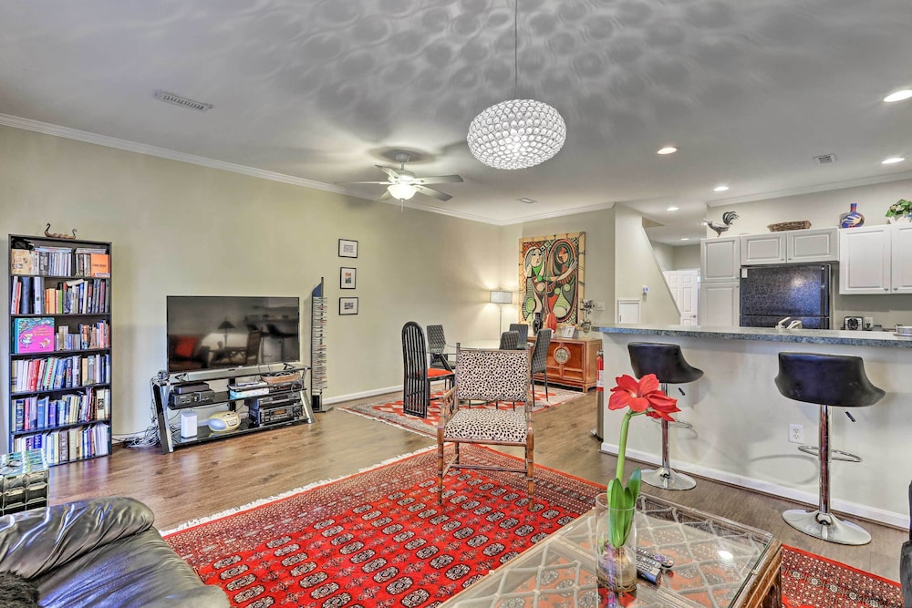 2 Mi to Ocean: Rehoboth Beach Townhome w/ Grill!
