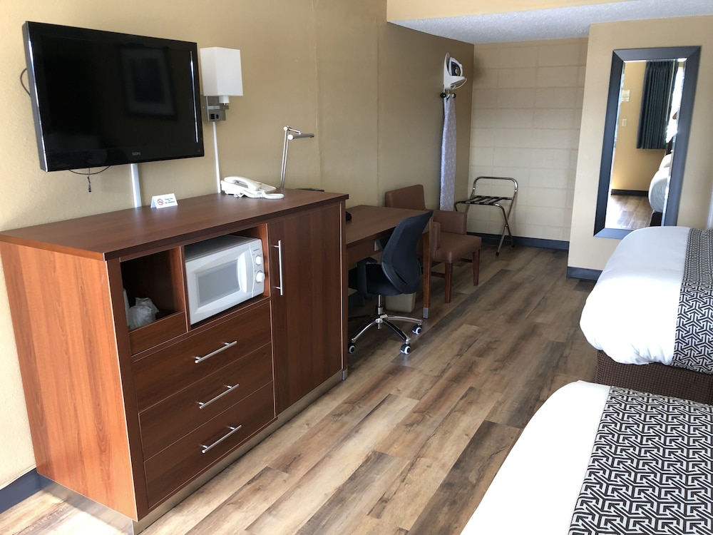 Knight's Inn Motel