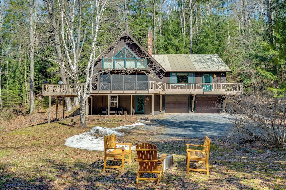 Haverhill Mtn Retreat: Hike, Ski, Relax in Hot Tub