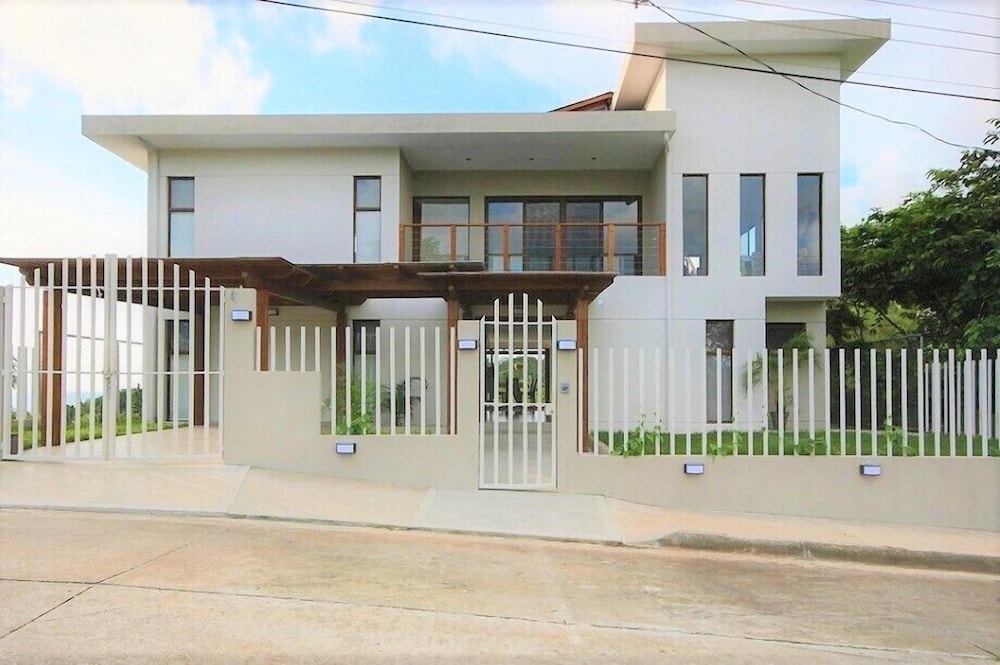 Villa Atardecer - 4 Br home