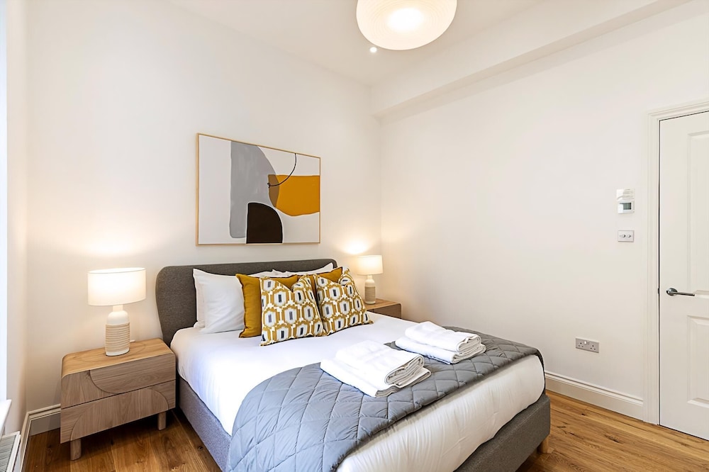 Urban Luxury in the Heart of Chelsea - King Bed!