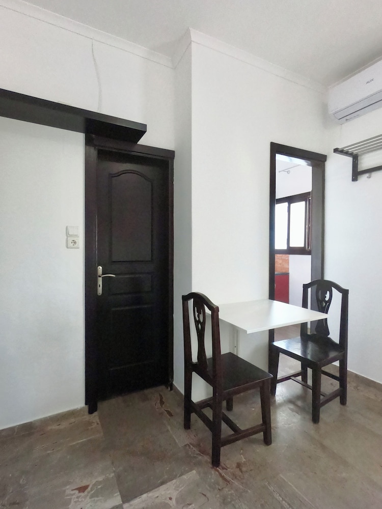 Anny Studios Perissa Beach 2