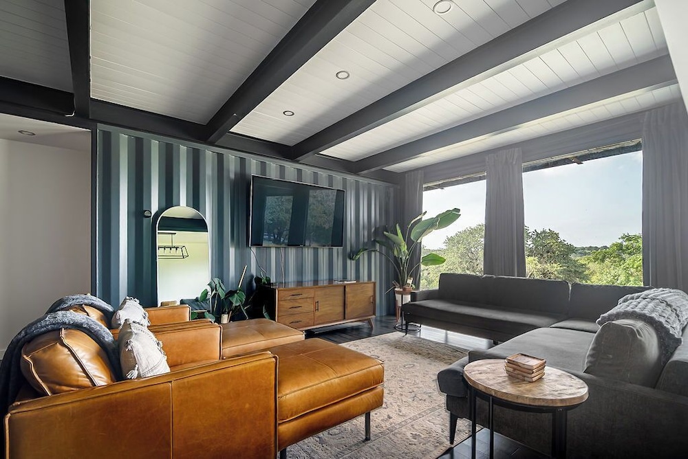Luxury Hill Country Container Home - Near Alamo Springs Cafe