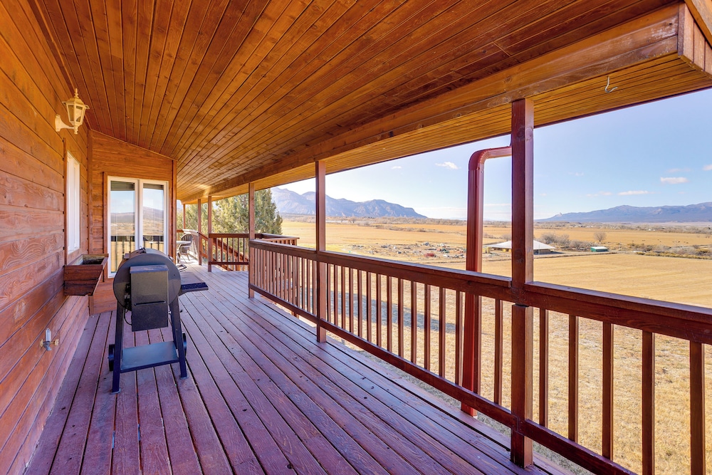 Mtn-view Escape w/ Office Space in Cortez!