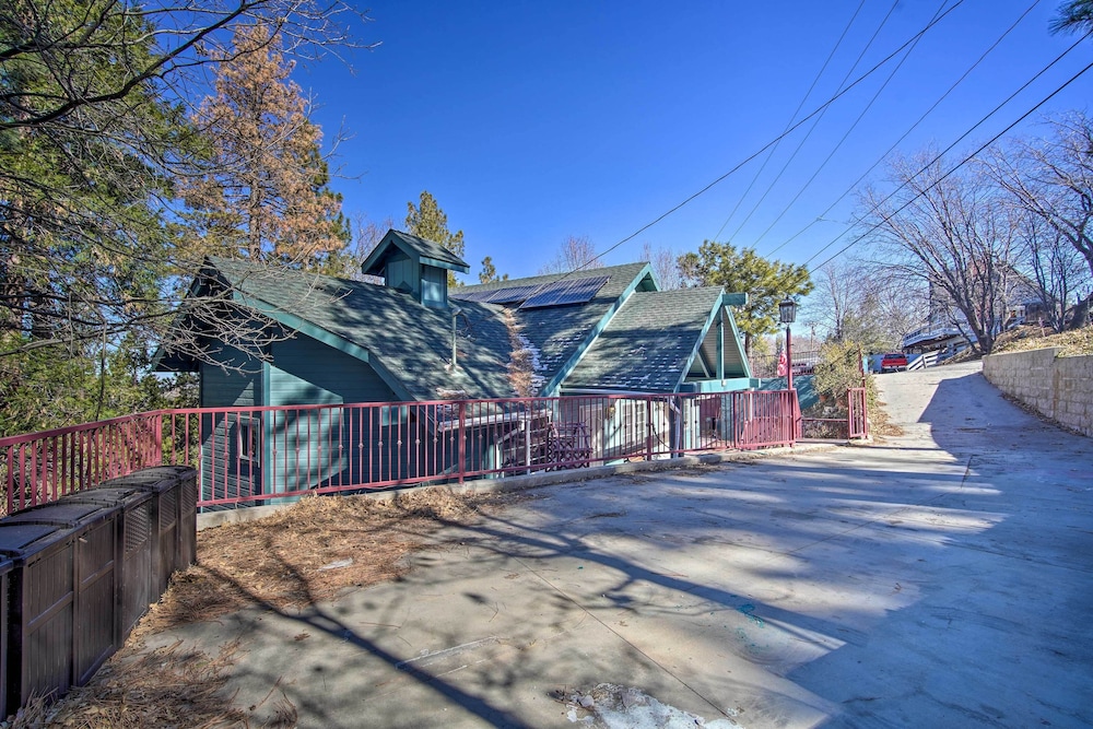 Relaxing Lake Arrowhead Home ~ 1 Mi to Lake! view 4