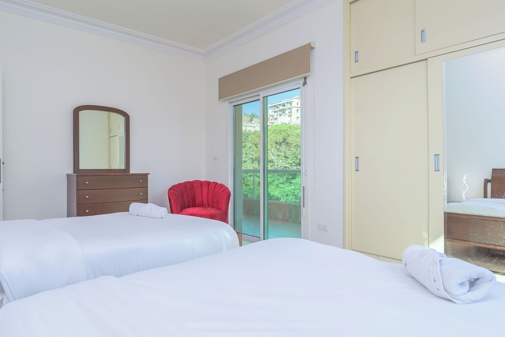 Glint 3-Bedroom Apartment & Balcony in Aley