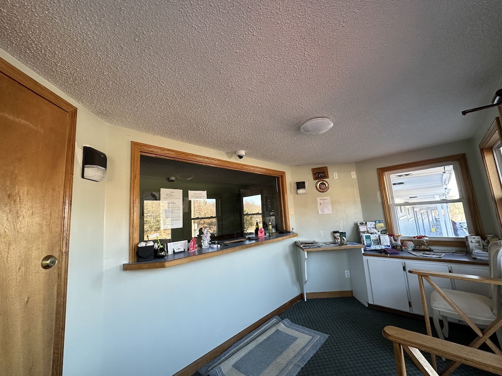 Budget Inn Dayville - Property Image 21