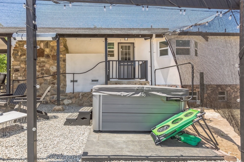 Desert Mountain Escape With Private Hot Tub 5 Bedroom Home