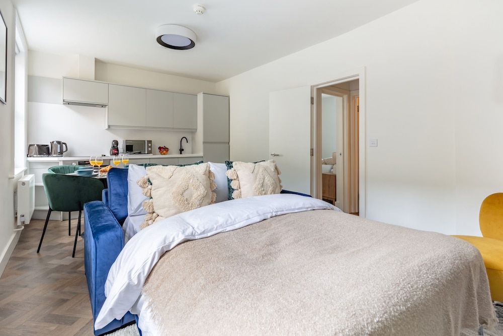 Modern 1BR Downtown Stay