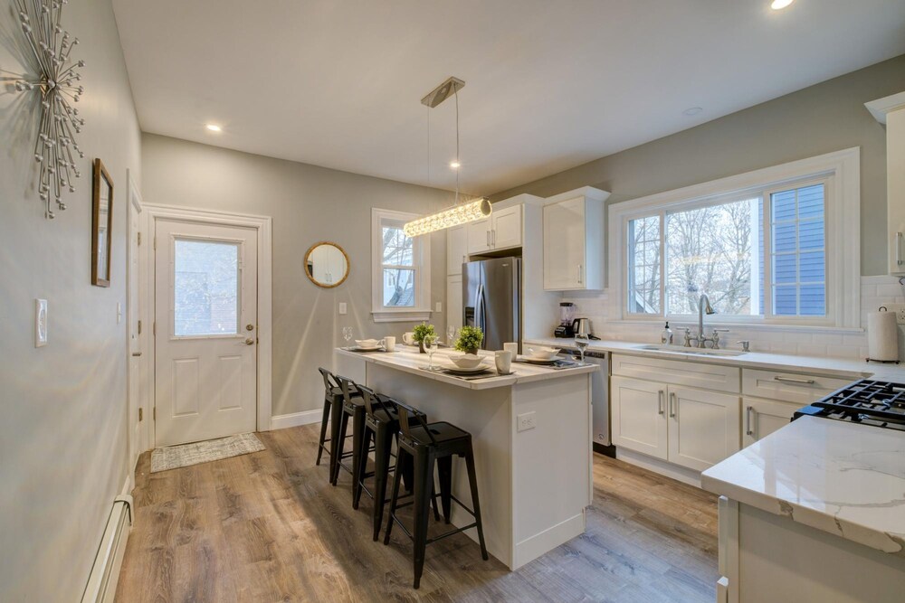 Spacious 2bd 1ba Free Parking 3D Tour photo 3