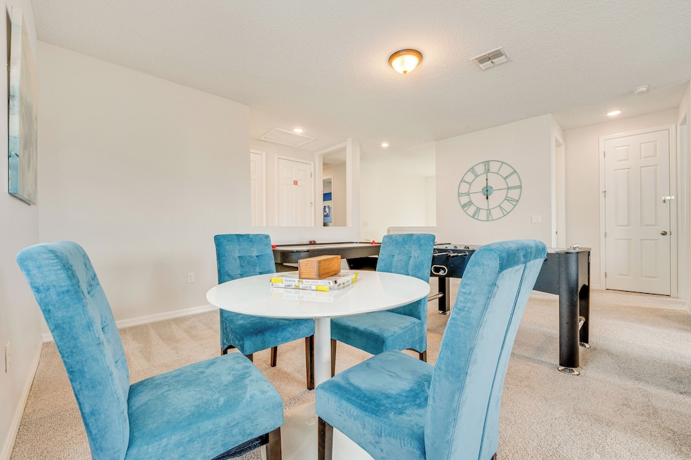 Home Near Theme Parks in Kissimmee: Family Perks!