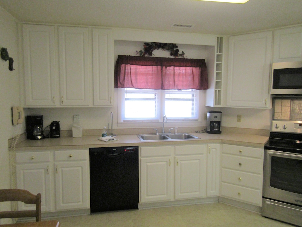 Sugar Mountain Drive 1866 6 Bedroom Home by RedAwning
