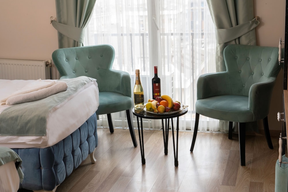 Loss Hotel - Image 44