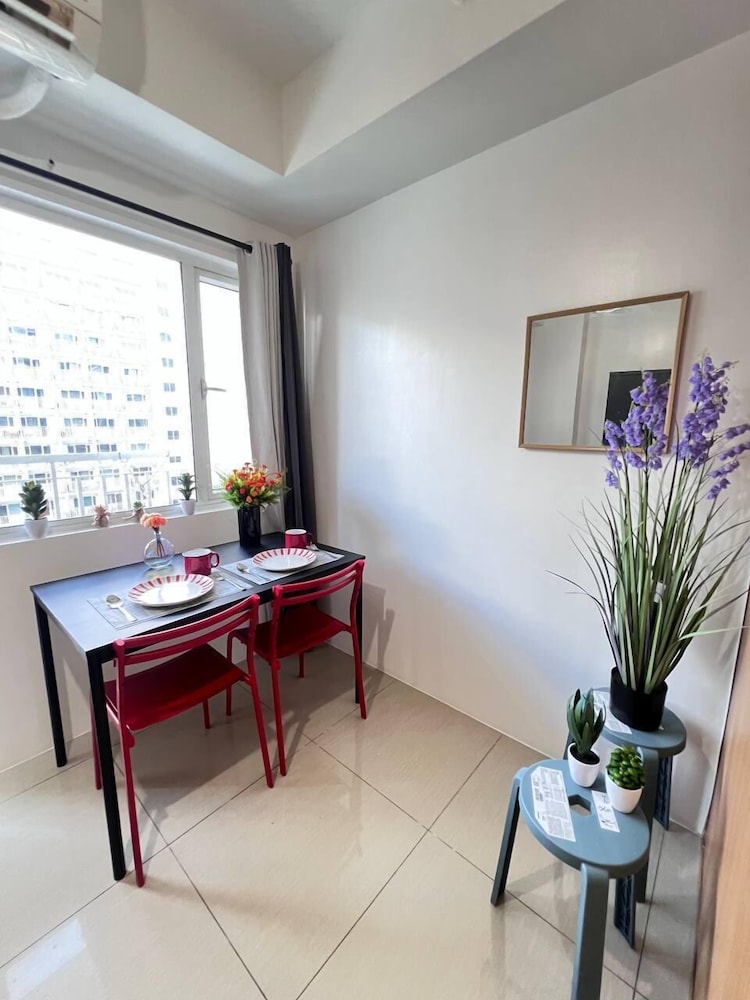 1 BR Shell Residences Facing amenities