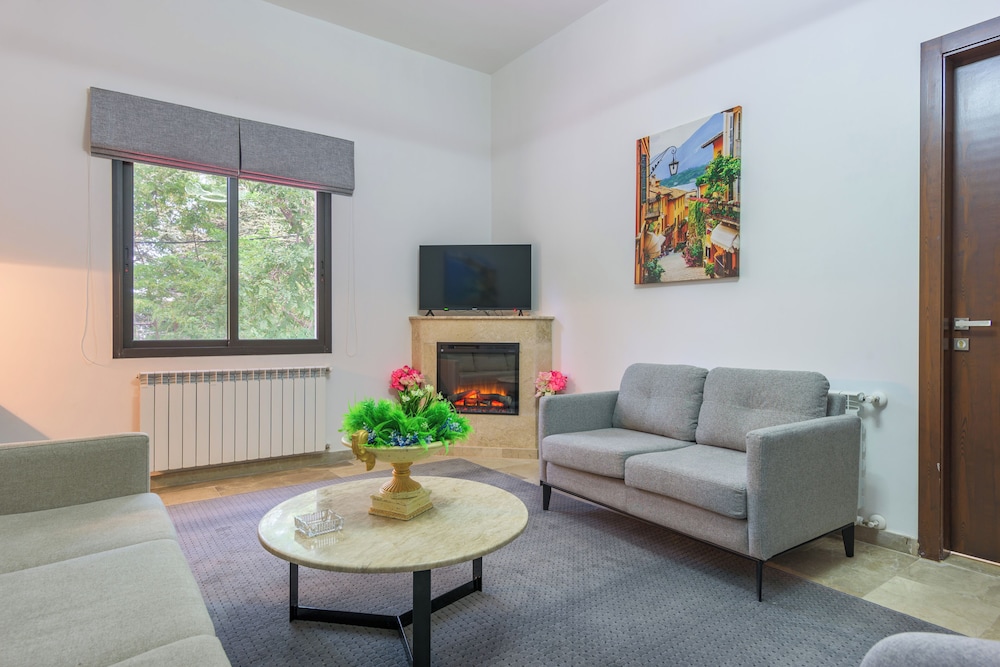 Pearl of Faqra Studios & Apartments
