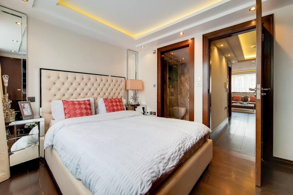 Beautiful Four Bedroom Apartment Behind Selfridges