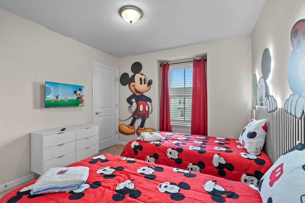Beautiful 5BR Home Private Pool and Themed Rooms