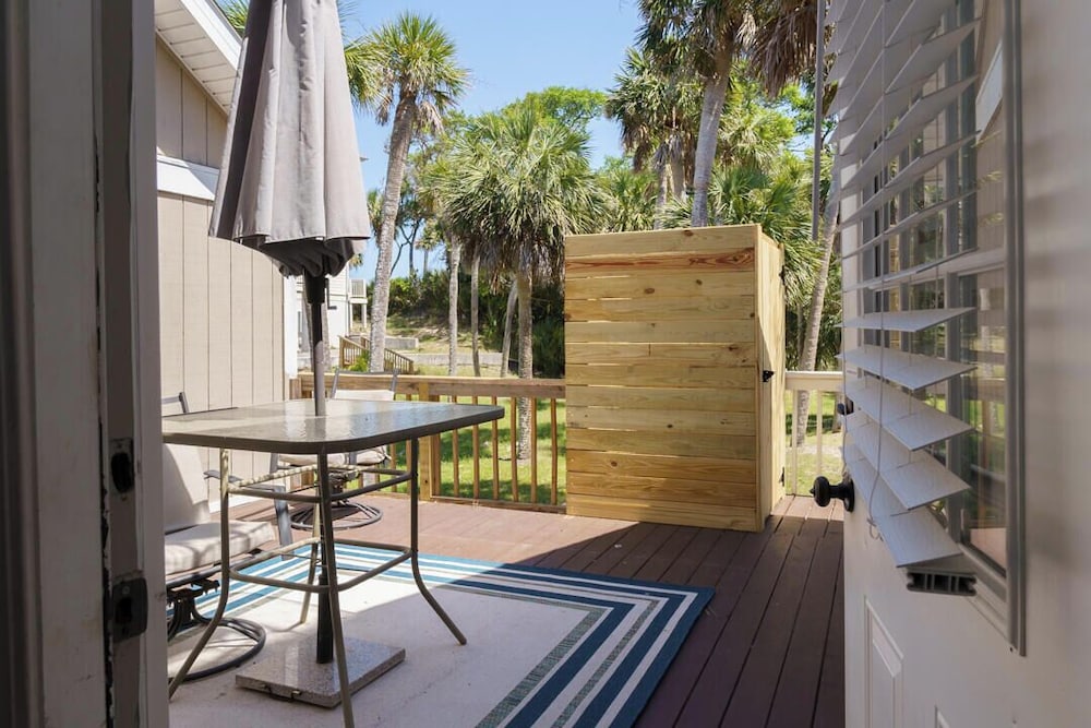 Charming 3-bed, 2-bath Home With Wonderful Views of the Golf Course
