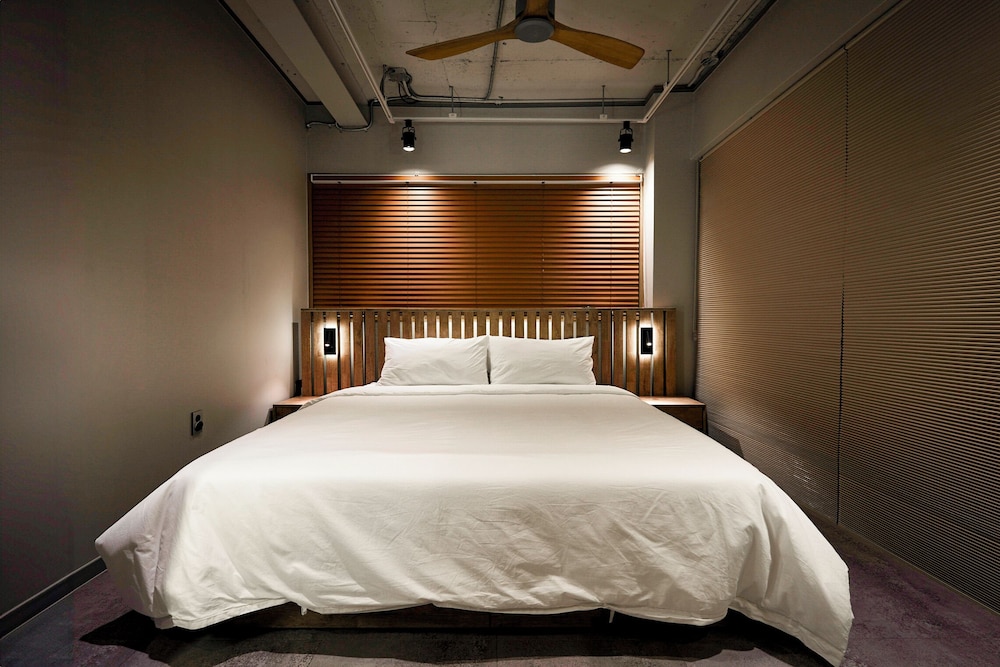 L9 Tailor Serviced Home near Hongik Univ