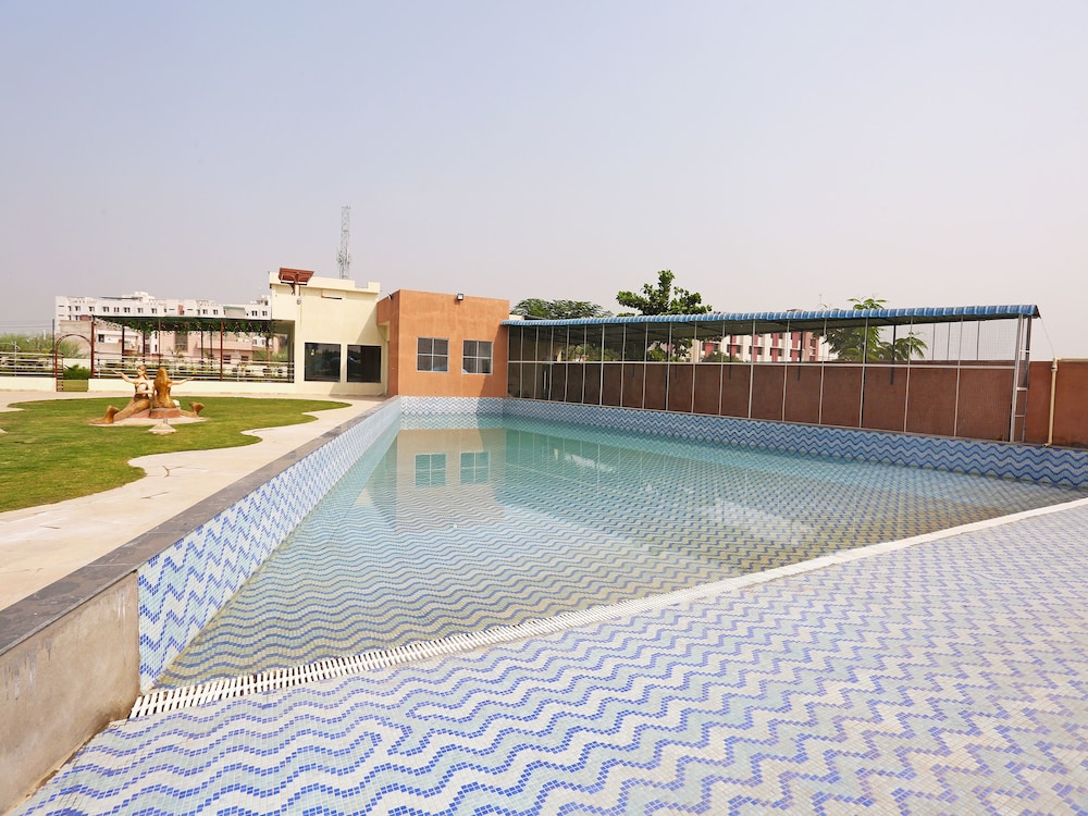 OYO 10104 Radhika Resort